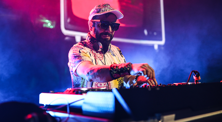 Dj Hakan Küfündür ile 90'lar 2000'ler Türkçe Pop Parti